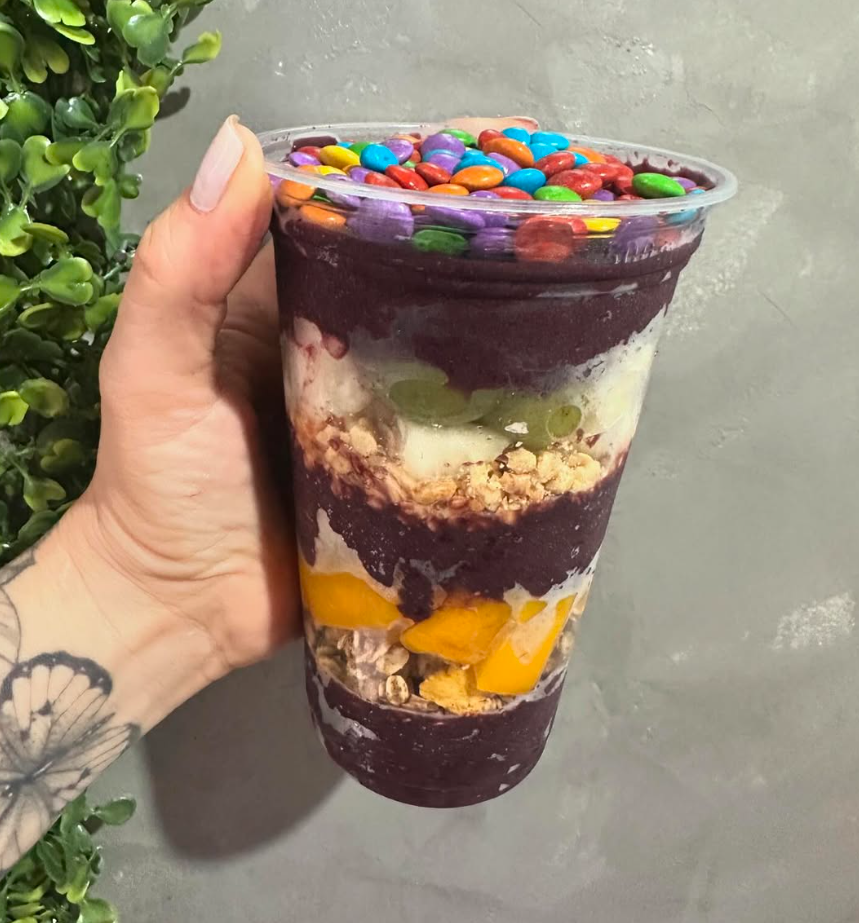Copo de açaí em camadas