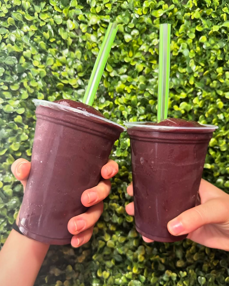 Dois copos de açaí