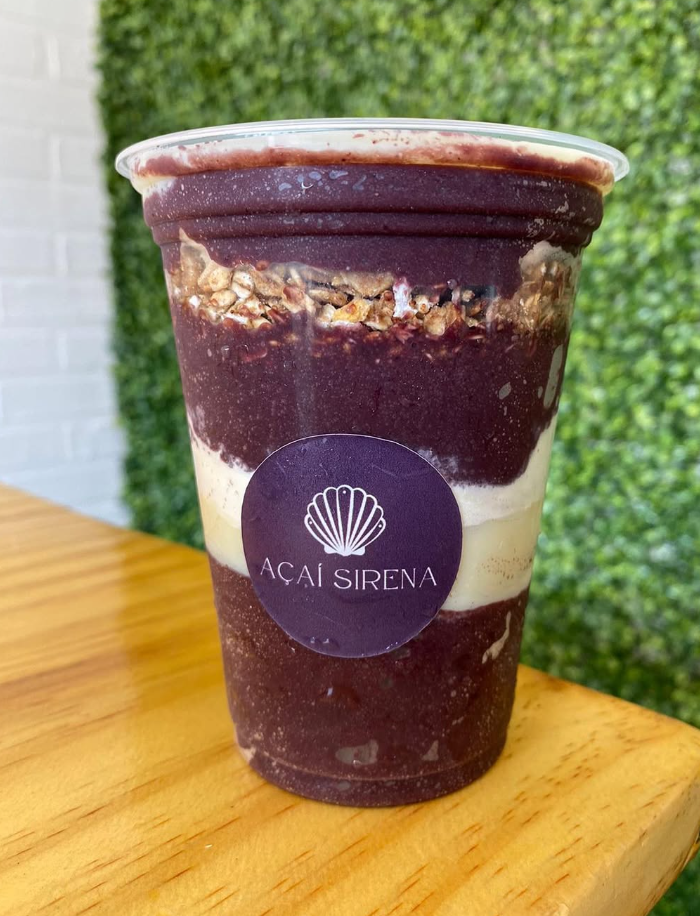 Copo de açaí com granola